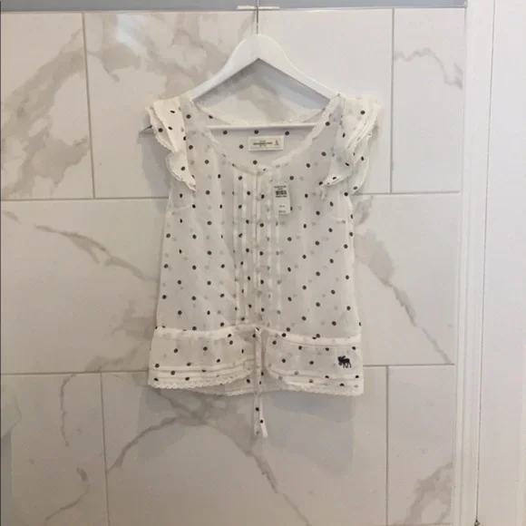 New Abercrombie | Cute Frills & Pokadot Top - Picture 5 of 15